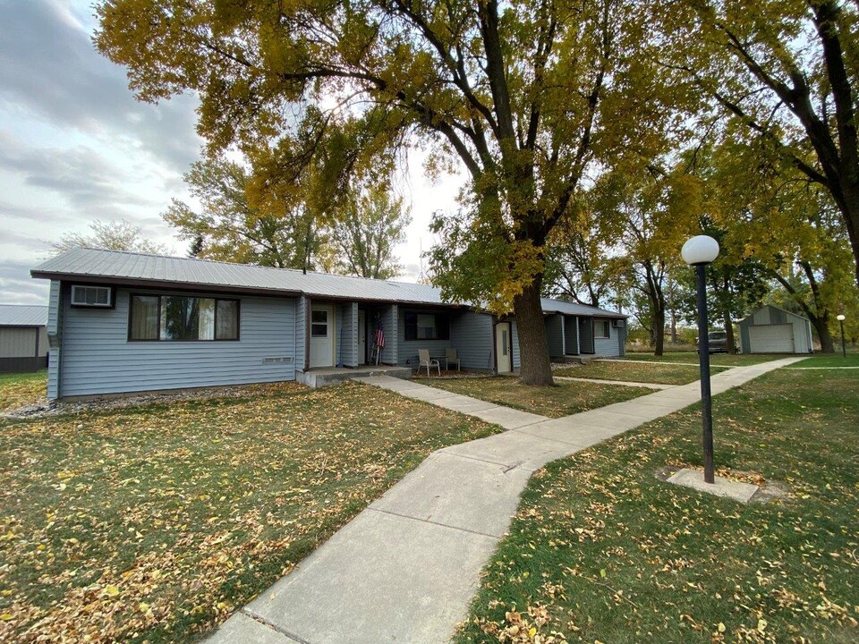 Deuel Manor Apartments - Astoria in Astoria, SD - Building Photo