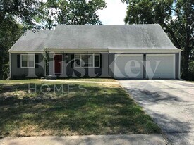 8712 Marty Ln in Overland Park, KS - Building Photo