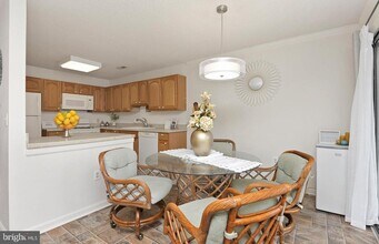 704 Eagles Chase Dr in Trenton, NJ - Building Photo - Building Photo