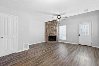 11 Abbey Rd in Euless, TX - Building Photo - Building Photo