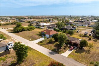 2207 NE 16th Pl in Cape Coral, FL - Building Photo - Building Photo