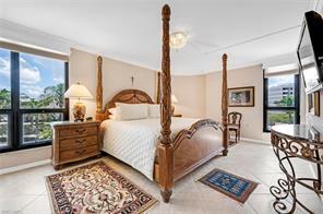 3215 Gulf Shore Blvd N-Unit -211N in Naples, FL - Building Photo - Building Photo