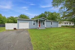 102 Bryant St in Pottsboro, TX - Building Photo