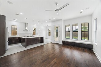 2011 Colorado St in Houston, TX - Building Photo - Building Photo