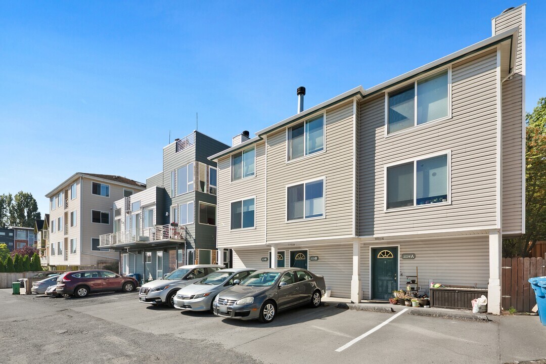 3224 21st Ave W in Seattle, WA - Building Photo