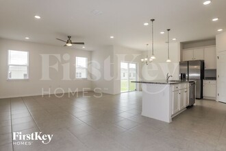 523 Crown Rose Dr in Eagle Lake, FL - Building Photo - Building Photo
