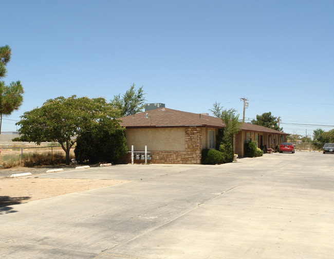 15392 Bear Valley Rd in Victorville, CA - Building Photo - Building Photo