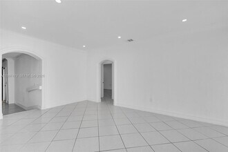 201 SW 51st Ct in Coral Gables, FL - Building Photo - Building Photo