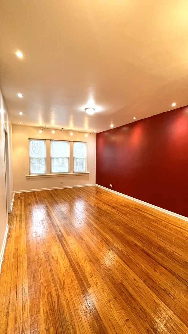 3072 E 79th St in Chicago, IL - Building Photo - Building Photo