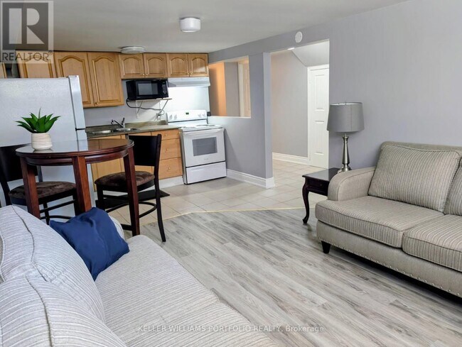 83 Tulloch Dr in Ajax, ON - Building Photo - Building Photo