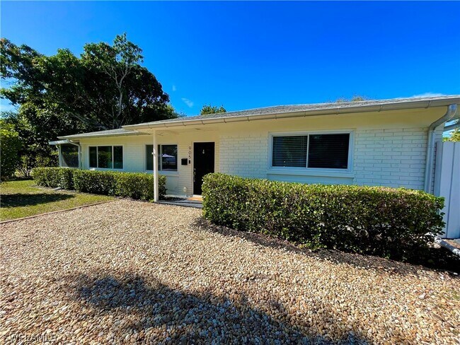 905 13th St N in Naples, FL - Building Photo - Building Photo