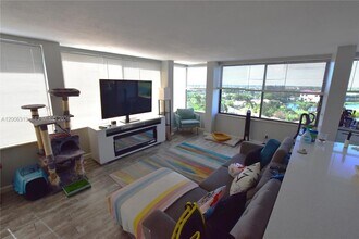 1500 Presidential Way, Unit 8010 in West Palm Beach, FL - Building Photo - Building Photo