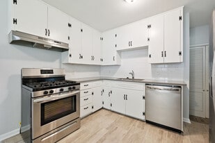 2301 W 73rd St in Prairie Village, KS - Building Photo