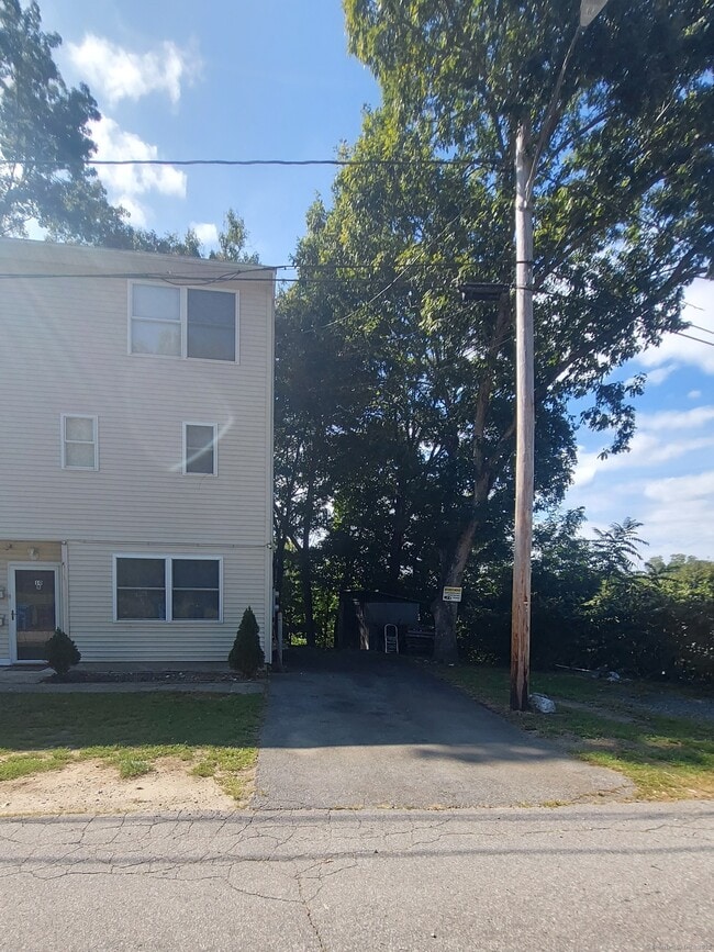 10 Hillcrest St in Norwich, CT - Building Photo - Building Photo