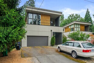2325 N 122nd St in Seattle, WA - Building Photo