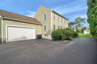 20 Vanderbilt Ln in Portsmouth, RI - Building Photo - Building Photo