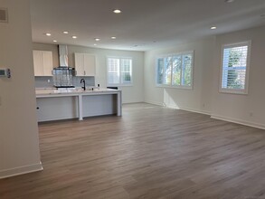 13076 Lumen Wy in San Diego, CA - Building Photo - Building Photo