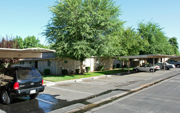 Plaza Mendoza in Fresno, CA - Building Photo - Building Photo