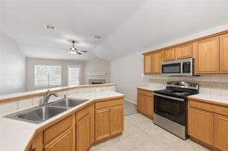 3045 Meadowbrook Dr in Grand Prairie, TX - Building Photo - Building Photo