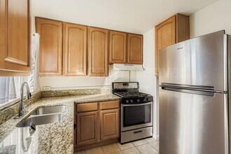 3233 Steele St in Denver, CO - Foto de edificio - Building Photo