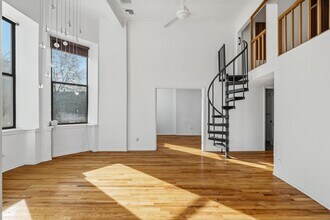 297 Montgomery St in Jersey City, NJ - Building Photo - Building Photo