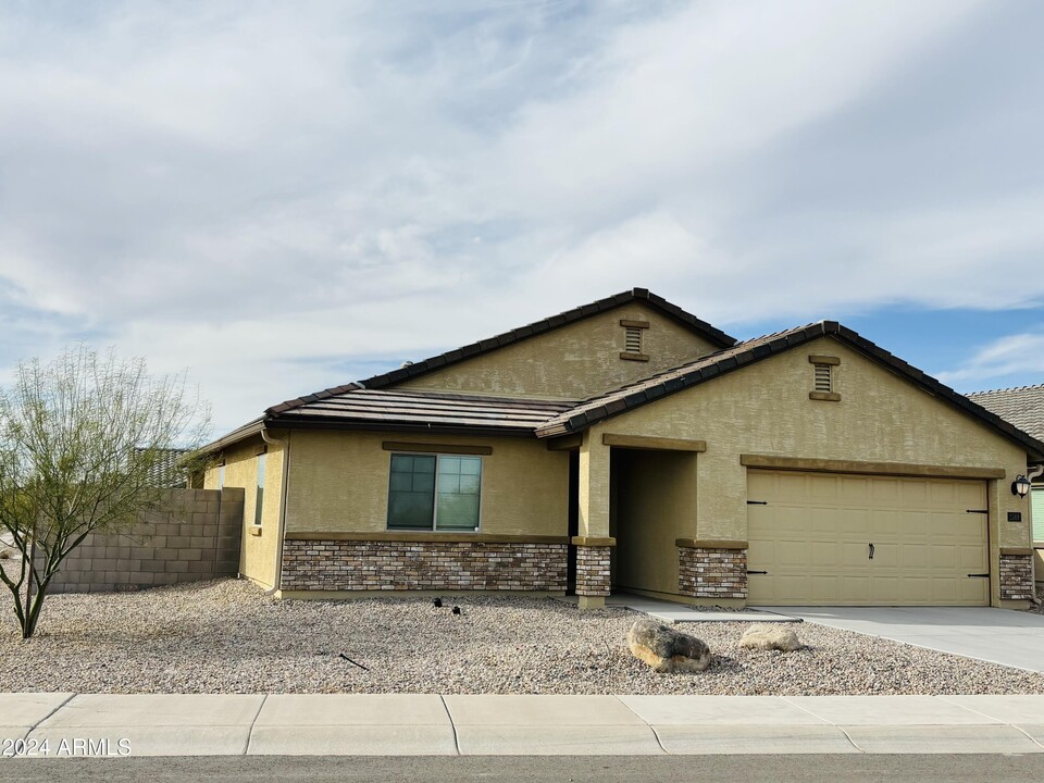 2569 N Mcdonald Ln in Casa Grande, AZ - Foto de edificio