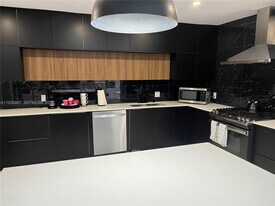 39 SE 7th St in Dania Beach, FL - Building Photo