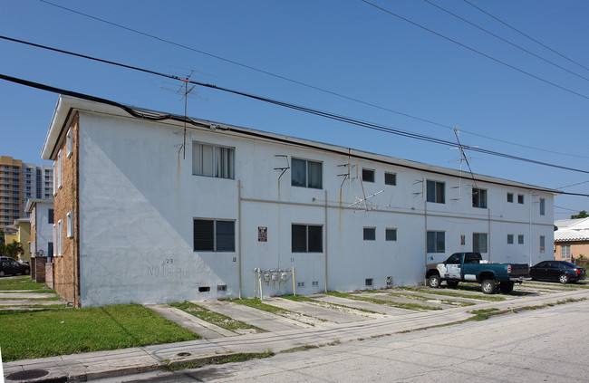 600 SW 9 AVE in Miami, FL - Foto de edificio - Building Photo