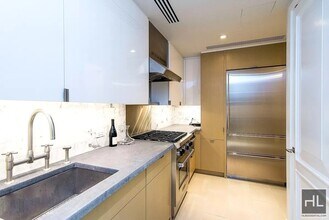 141 E 88th St in New York, NY - Building Photo - Building Photo