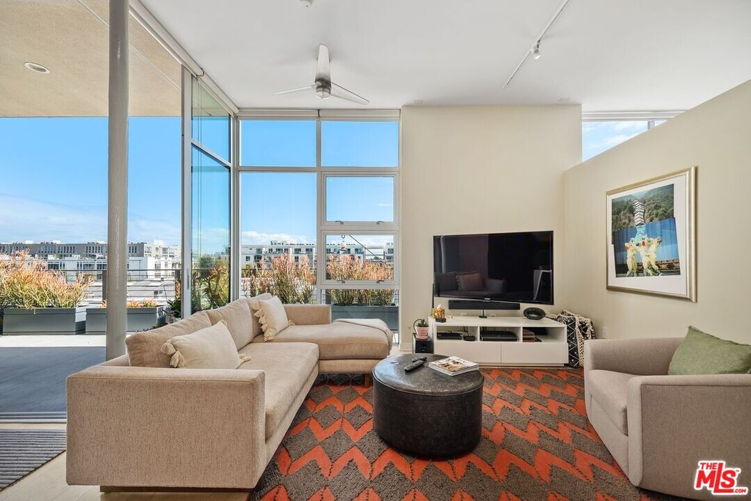 4080 Glencoe Ave in Marina Del Rey, CA - Building Photo