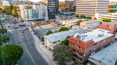 South Barrington Apartments in Los Angeles, CA - Building Photo - Building Photo