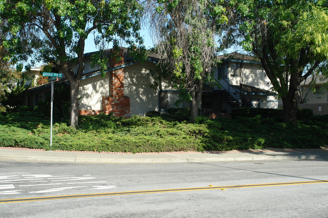 651 Old San Francisco Rd in Sunnyvale, CA - Building Photo - Building Photo