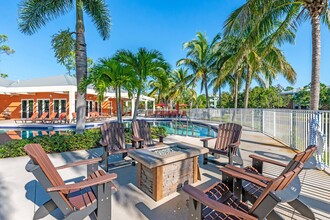 Coastal Village Off-Campus Student Housing in Ft. Myers, FL - Building Photo - Building Photo