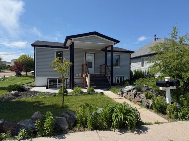 property at 801 W 5th St