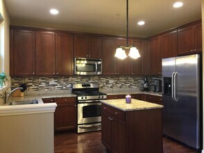 2481 Waterbury Ln in Buffalo Grove, IL - Building Photo - Building Photo