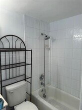 2385 SW 27th St-Unit -2 in Miami, FL - Building Photo - Building Photo