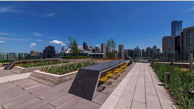 433 N Wells St, Unit 410 in Chicago, IL - Building Photo - Building Photo