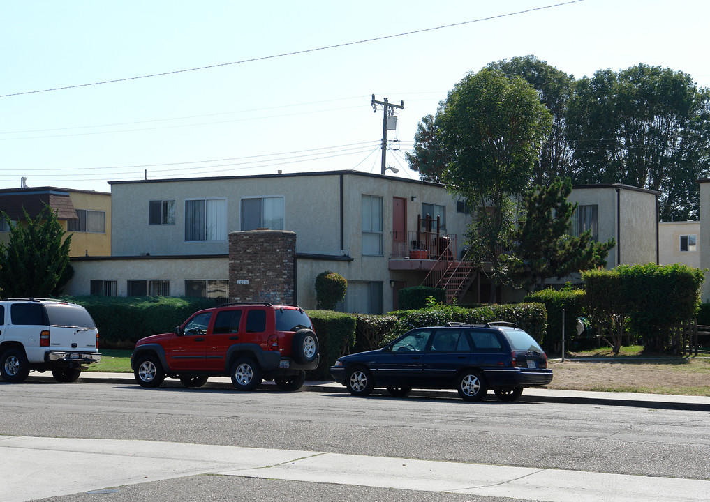 2015 Mariposa St in Oxnard, CA - Foto de edificio