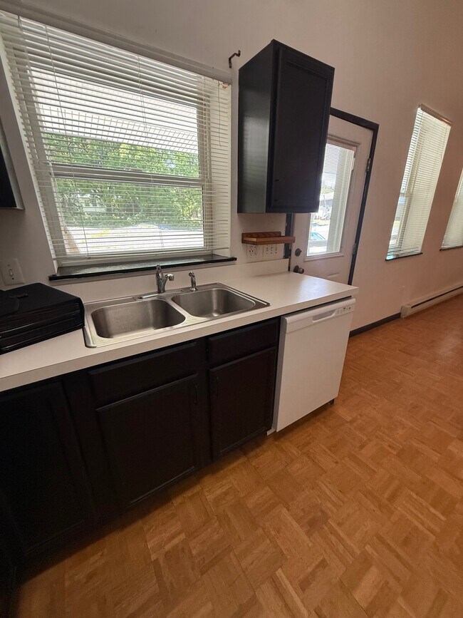 8385 Geneva St, Unit #3 in Interlaken, NY - Foto de edificio - Building Photo