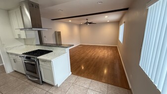 913 Marine St, Unit Ground Floor Apartment in Santa Monica, CA - Building Photo