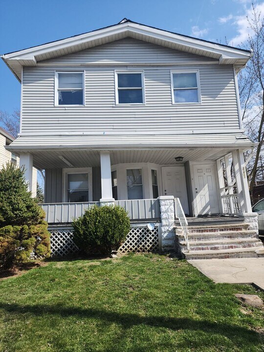 2231 W 105th St-Unit -Up in Cleveland, OH - Building Photo