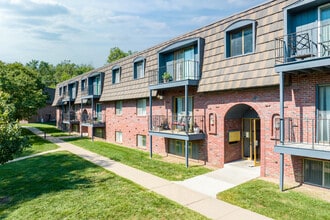 Villa Vinee Apartments in Omaha, NE - Building Photo - Building Photo