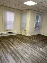 940 Broad St, Unit Studio in Newark, NJ - Foto de edificio - Building Photo