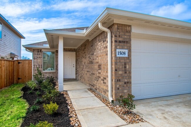property at 1508 Las Cuevas Dr