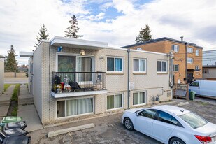 4217 Bow Trl SW in Calgary, AB - Building Photo
