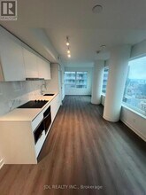 8 Wellesley St W in Toronto, ON - Building Photo - Building Photo