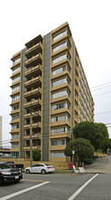 Crown Towers Apartments in New Westminster, BC - Building Photo - Building Photo