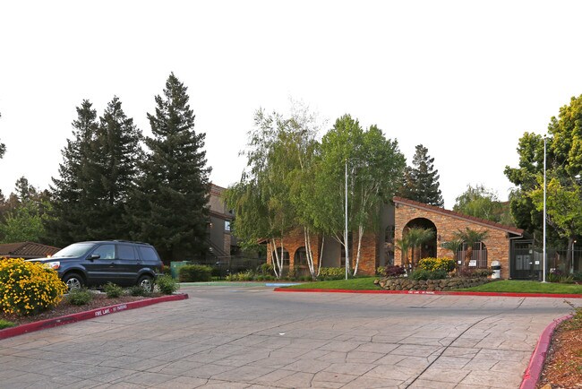 Coronado Villas in Santa Clara, CA - Foto de edificio - Building Photo