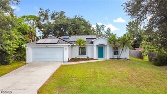 18522 Robinson Ave in Port Charlotte, FL - Building Photo