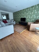 5107 Cliffhaven Dr in Annandale, VA - Foto de edificio - Building Photo